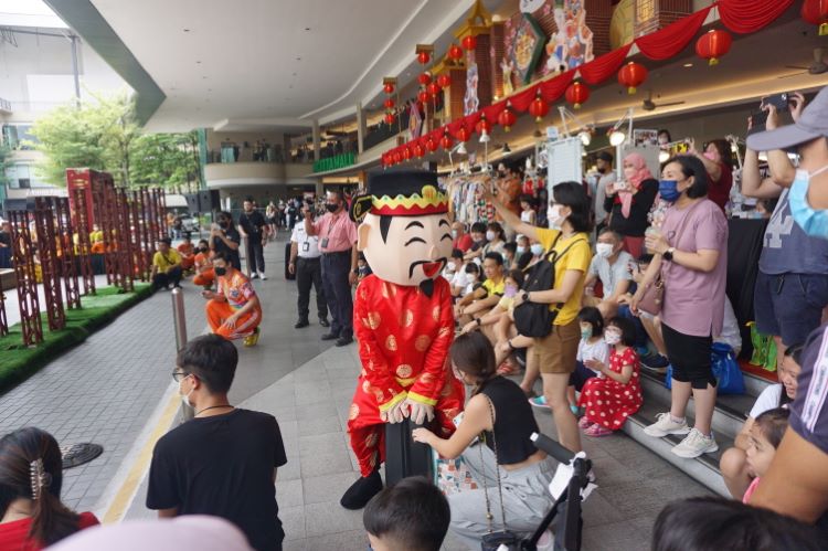CNY 2023 at CITTA - God of Prosperity greeting the shoppers